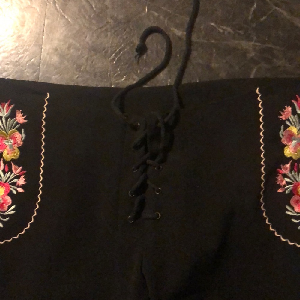 Embroidered Capri pants - Picture 3 of 6